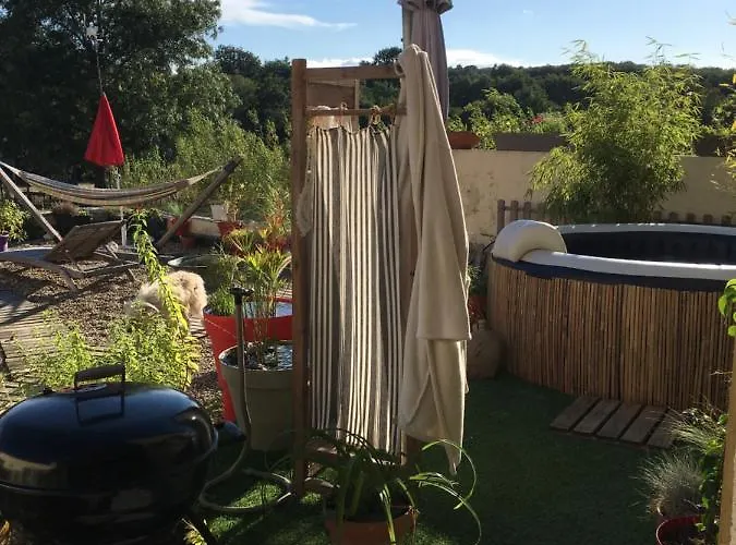 Chez Muriel Et Jef Oda ve Kahvaltı Sainte-Eulalie-d'Eymet